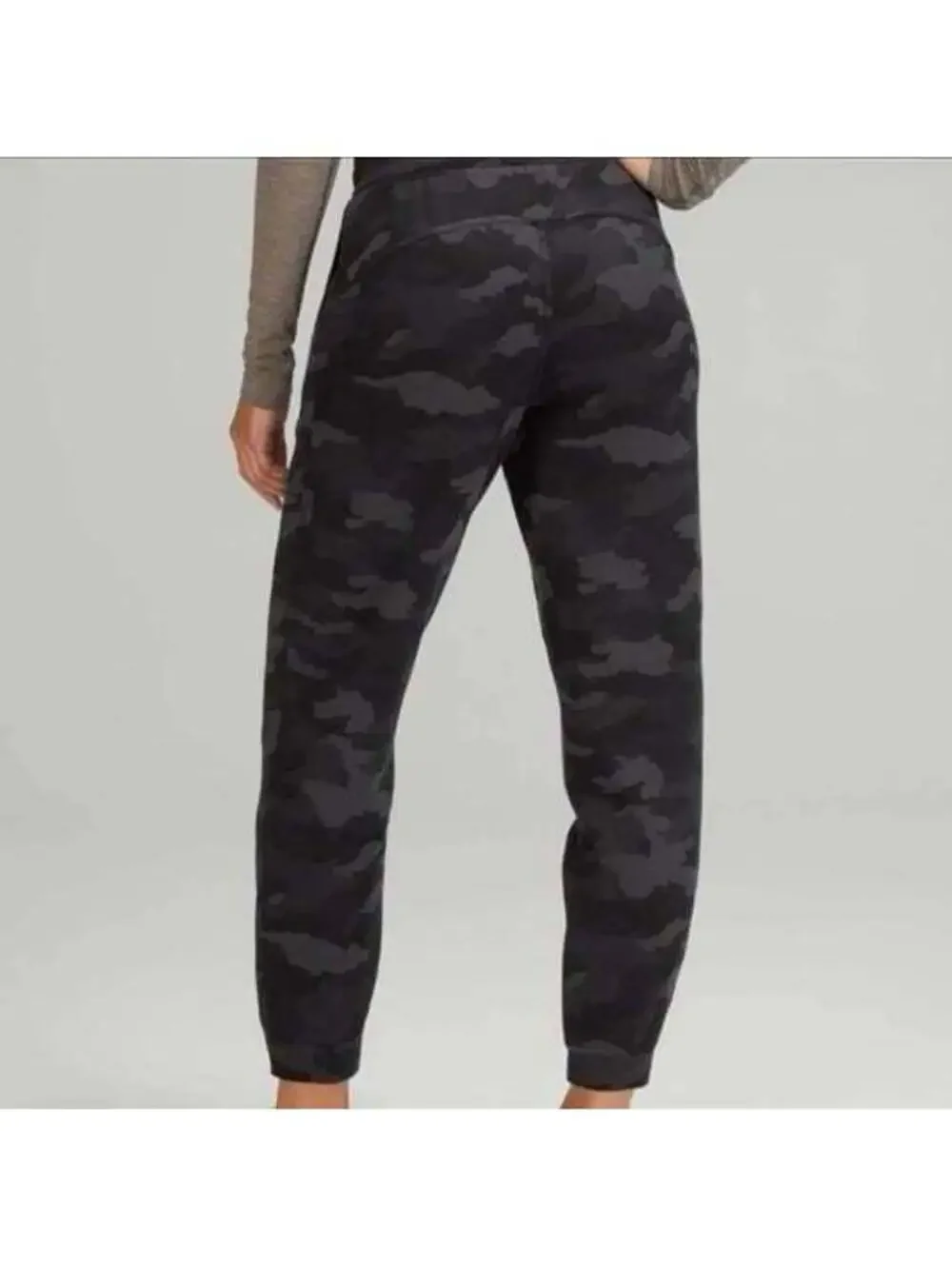 Lululemon Scuba High-Rise Jogger 7/8 size 12